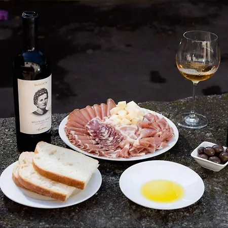 Bordon Wines, Estate With Dekani