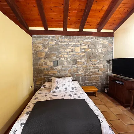 Bordon Wines, Estate With شقة