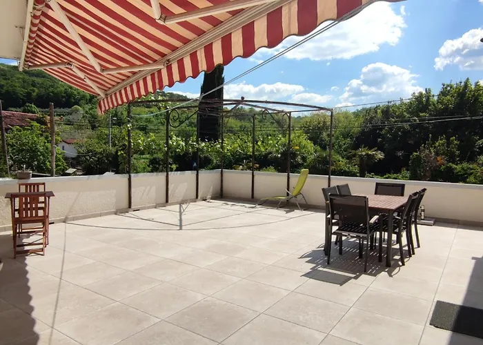 Bordon Wines, Estate With 公寓