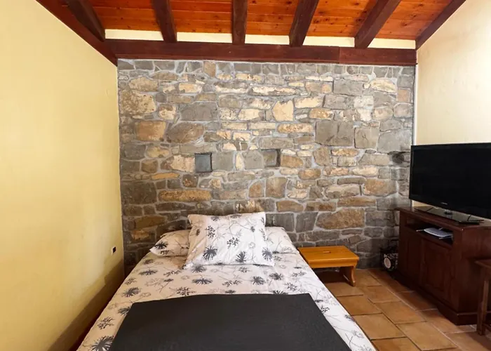 Bordon Wines, Estate With شقة