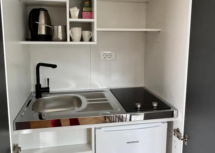 Bordon Wines, Estate With شقة Dekani